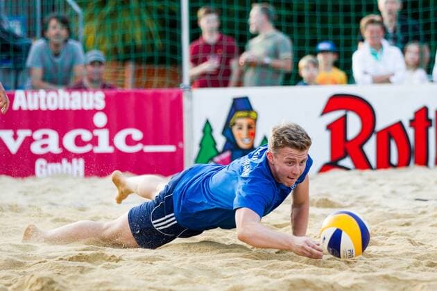Hechtbagger Bagger Diver Abwehr Johannes Elsaesser (TV Rottenburg); LBS Cup Beachvolleyball Friedrichshafen, Promenade, Friedrichshafen Germany, 20160610; Friedrichshafen Copyright: Wuechnerx xEibner-Pressefoto EP_nwr