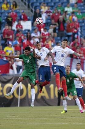 Bolivia forward Raul Castro (14) Chile midfielders Arturo Vidal (8) and Pedro Pablo Hernandez (10) all jump up for a header in the first half of the Copa America Centenario Group D match at Gillette Stadium in Foxboro, Massachusetts on on June 10, 2016.  BOS2016061006 MATTHEWxHEALEY