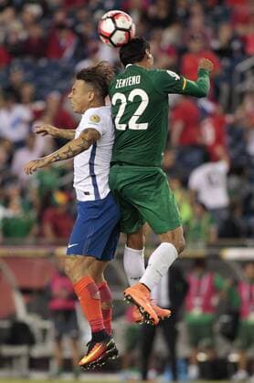 Bolivia defender Edward Zenteno (22) and Chile forward Eduardo Vargas jump up for a header in the second half of the Copa America Centenario Group D match at Gillette Stadium in Foxboro, Massachusetts on on June 10, 2016. Chile defeated Bolivia 2-1.  BOS2016061018 MATTHEWxHEALEY
