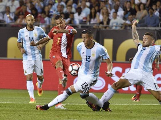 Panama forward Blas Perez (7) shoots as Argentina defender Ramiro Funes Mori (13) and defender Nicolas Otamendi try to block the shot during the first half of a 2016 Copa America Centenario Group D match at Soldier Field in Chicago on June 10, 2016.  CHI2016061011 BRIANxKERSEY