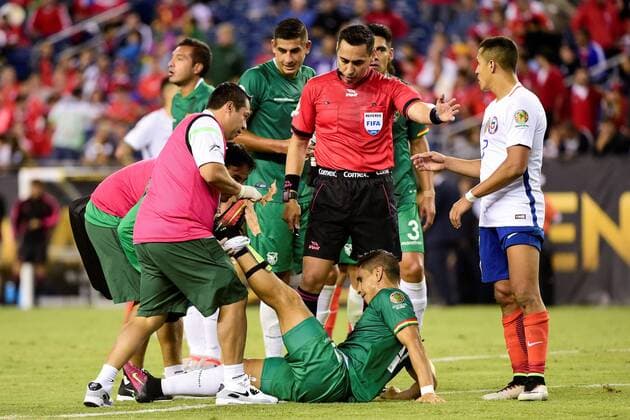 Friday, June 10, 2016: Bolivia defender Marvin Bejarano (17) gets medical attention on the pitch during the Copa America Centenario soccer match between Chile and Bolivia Nationalteam Länderspiel held at Gillette Stadium in Foxborough, Massachusetts. Chile defeats Bolivia 2-1 SOCCER 2016: Copa America Centenario CHILE VS BOLIVIA Länderspiel Nationalmannschaft JUN 10 - ZUMAc04_