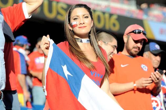 Friday, June 10, 2016: A fan of the Chilean team waits for the start of the Copa America Centenario soccer match between Chile and Bolivia Nationalteam Länderspiel held at Gillette Stadium in Foxborough, Massachusetts. Chile defeats Bolivia 2-1 SOCCER 2016: Copa America Centenario CHILE VS BOLIVIA Länderspiel Nationalmannschaft JUN 10 - ZUMAc04_