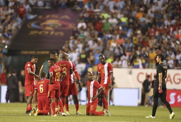 Panama players react after being defeated 5-0 by Argentina after the Copa America Centenario Group D match at the Soldier Field in Chicago, Illinois, United States, 10 June 2016. ARGENTINA VS PANAMA !ACHTUNG: NUR REDAKTIONELLE NUTZUNG!  CHC057 20160611-636012208538145842