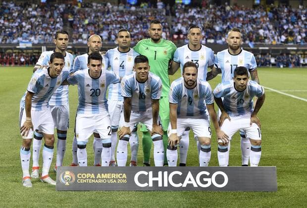 Argentina s starting eleven, (Back L-R) Augusto Fernandez, Javier Mascherano, Gabriel Mercado, Sergio Romero, Ramiro Funes Mori, Nicolas Otamendi, (Front, L-R) Angel Di Maria, Nicolas Gaitan, Marcos Rojo, Gonzalo Higuain and Ever Banega pose for a team photo before a 2016 Copa America Centenario Group D match against Panama at Soldier Field in Chicago on June 10, 2016. Argentina defeated Panama 5-0. CHI2016061036 BRIANxKERSEY