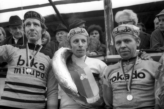 Siegerehrung Profis Deutsche Querfeldein Meisterschaft 1972 in Gärtringen, Meister Rolf Wolfshohl zwischen Dieter Puschel (li.) und Karl Heinz Kunde