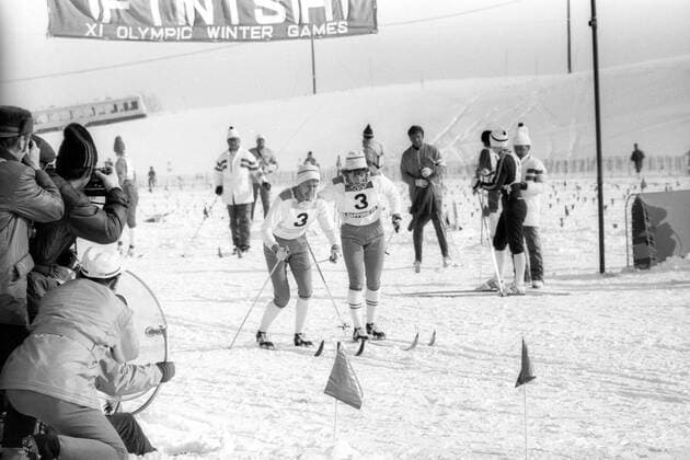 Olympische Spiele 1972 in Sapporo, 3x5km Staffel Damen, Wechsel Finnland, Hilkka Kuntola und Marjatta Kajosmaa