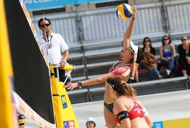 Beach volleyball Beachvolleyball - CEV Continental Cup BADEN BEI WIEN,AUSTRIA,11.JUN.16 - BEACH VOLLEYBALL - CEV Continental Cup, ladies, final. Image shows Lena Plesiutschnig (AUT). GEPAxpictures xPhilippxBrem