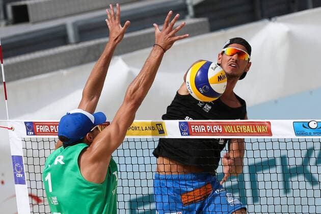 Beach volleyball Beachvolleyball - CEV Continental Cup BADEN BEI WIEN,AUSTRIA,11.JUN.16 - BEACH VOLLEYBALL - CEV Continental Cup, ladies, final. Image shows Martin Ermacora (AUT) and Sean Faiga (ISR). GEPAxpictures xPhilippxBrem