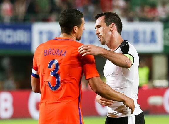 04.06.2016, Ernst Happel Stadion, Wien, AUT, Testspiel, Oesterreich vs Niederlande, im Bild Jeffrey Bruma (NED), Christian Fuchs (AUT) Jeffrey Bruma (NED), Christian Fuchs (AUT) during the International Friendly Länderspiel Match between Austria and Netherlands at the Ernst Happel Stadion in Wien, Austria on 2016 06 04. Wien  EX_AFO  
