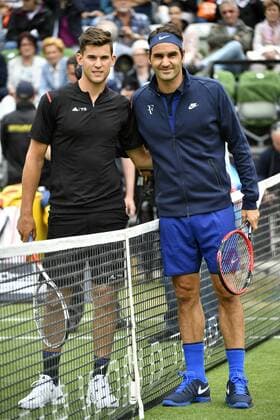 Dominic Thiem (AUT) (links) mit Roger Federer (SUI) (rechts) vor Matchbeginn 11.06.2016 Halbfinale Tennis Mercedes-Cup Stuttgart Weißenhof 04.06..-12.06.2016 MercedesCup Stuttgart Weißenhof 2016