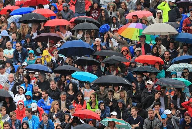 11.06.2016, Mercedes Cup Stuttgart, ATP Tennis Herren Tour, Tennis im Bild: Unterbrechung wegen Regen beim Halbfinale Federer vs Thiem
