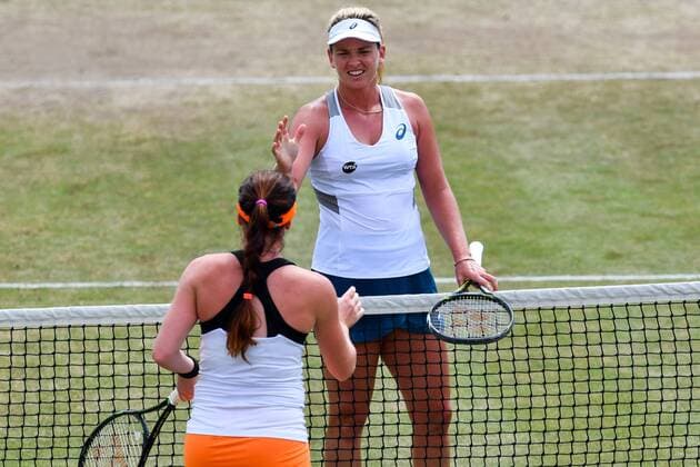 American Madison Brengle and American Coco Vandeweghe shake hands after a tennis game between American Madison Brengle and American Coco Vandeweghe in the semi finals of the women s singles at the Ricoh Open WTA Tennis Damen tennis tournament in Rosmalen, the Netherlands, Saturday 11 June 2016. LUCxCLAESSEN  x04869363x