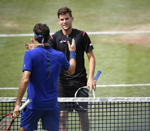 Dominic Thiem (AUT) jubelt über Matchgewinn und Einzug ins Finale und erhält Gratulation von Roger Federer (SUI) (links) 11.06.2016 Halbfinale Tennis Mercedes-Cup Stuttgart Weißenhof 04.06..-12.06.2016 MercedesCup Stuttgart Weißenhof 2016