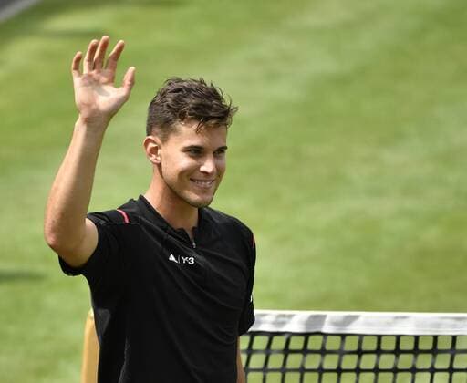 Dominic Thiem (AUT) jubelt über Matchgewinn und Einzug ins Finale und bedankt sich bei Zuschauern 11.06.2016 Halbfinale Tennis Mercedes-Cup Stuttgart Weißenhof 04.06..-12.06.2016 MercedesCup Stuttgart Weißenhof 2016