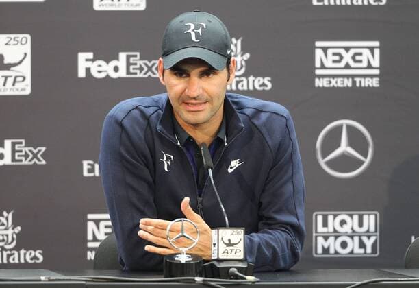 11.06.2016, Mercedes Cup Stuttgart, ATP Tennis Herren Tour, Tennis im Bild: Roger Federer niedergeschlagen nach dem Spiel vs Dominic Thiem