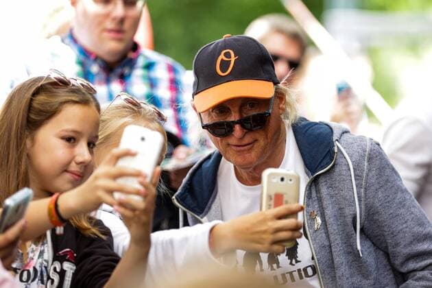 GER., Gerry Weber Open, Showbühne 11.06.2016, Gerry Weber Stadion, Halle in Westfalen, GER, Gerry Weber Open, Turniertag 1, im Bild Komiker Otto Waalkes erfüllt Autogrammwünsche Foto @ nordphoto Rauch Local Caption nordphotoxrauch
