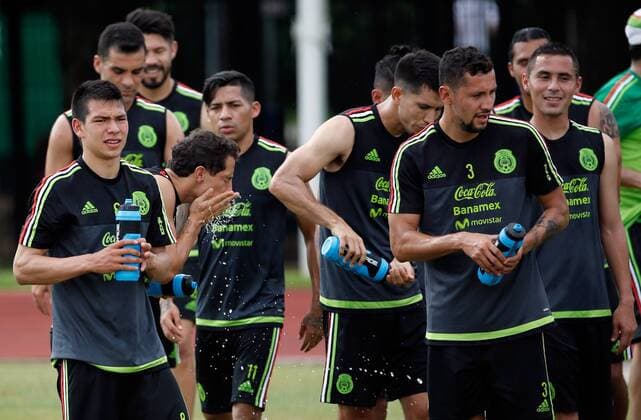 Copa America, Training Nationalteam Mexiko in Houston Mexican national soccer team players during a training session in Houston, Texas, USA, on 11 June 2016. Mexico will be confronting this Monday 13 June Venezuela for their last match of the teams round for the Copa America Centenario. EFE Juan Carlos Cardenas MEXICAN national team Nationalteam TRAINING SESSION !ACHTUNG: NUR REDAKTIONELLE NUTZUNG!  HOU07 20160611-636012658657504125