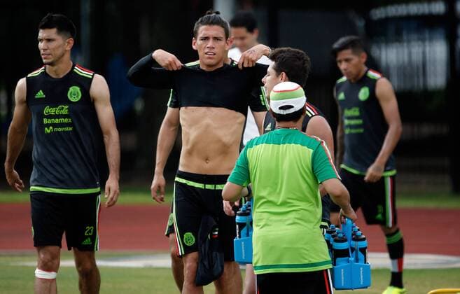 Copa America, Training Nationalteam Mexiko in Houston Mexican national soccer team player Hector Moreno during a training session in Houston, Texas, USA, on 11 June 2016. Mexico will be confronting this Monday 13 June Venezuela for their last match of the teams round for the Copa America Centenario. EFE Juan Carlos Cardenas MEXICAN national team Nationalteam TRAINING SESSION !ACHTUNG: NUR REDAKTIONELLE NUTZUNG!  HOU06 20160611-636012659282496125