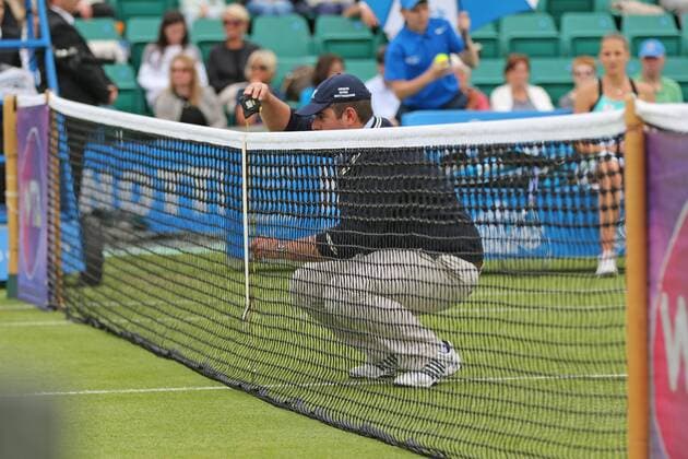 11.06.2016. Nottingham Tennis Centre, Nottingham, England. Aegon WTA Tennis Damen Nottingham Open Day 8. Umpires Net check at the end of the first set xDavidxKissmanx  ActionPlus11747596