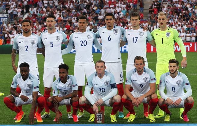 MARSEILLE, FRANCE - JUNE 11, 2016: England s Danny Rose, Raheem Sterling, Wayne Rooney, Harry Kane, Adam Lallana (L-R front), Kyle Walker, Gary Cahill, Dele Alli, Chris Smalling, Eric Dier and goalkeeper Joe Hart (L-R background) pose for a group photograph ahead of the 2016 UEFA European Championship EM Europameisterschaft Group B football match against Russia at the Stade Velodrome. Yegor Aleyev TASS  TS02657E Nationalteam LÃ¤nderspiel