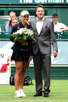 Tennis Gerry Weber Open 2016 am 11.06.2016 im Gerry-Weber-Stadion in Halle ( Westf. ) Champions Trophy Angelique Kerber ( Deutschland ), links - Ralf Weber ( Turnierdirektor ), rechts xRx