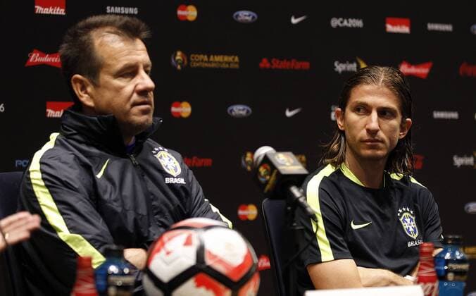 Brazilian soccer team coach Carlos Dunga (L) and player Luis Filipe (R) during a presser at Gillete Stadium in Foxborough, United States. Peru and Brazil will face in match tomorrow for Copa America 2016. BRAZILIAN SOCCER TEAM PRESSER !ACHTUNG: NUR REDAKTIONELLE NUTZUNG!  cmm 20160612-636012882377100830