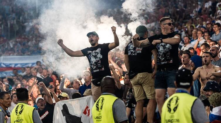 11.06.2016, Stade Velodrome, Marseille, FRA, UEFA EURO EM Europameisterschaft Fussball Frankreich, England vs Russland, Gruppe B, im Bild Ausschreitugen im Stadion nach dem Abpfiff Riots inside the Stadium during Group B match between England and Russia of the UEFA EURO 2016 France at the Stade Velodrome in Marseille, France on 2016 06 11. -Pressefoto Marseille  EP_fei  