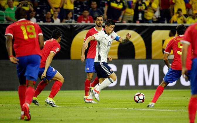 James Rodriguez (C) of Colombia controls the ball during a soccer match part of Copa Libertadores Centenario at NRG stadium in Houston, Texas, United States, 11 June 2016. Colombia vs. Costa Rica !ACHTUNG: NUR REDAKTIONELLE NUTZUNG!  TX01 20160612-636013031472275900