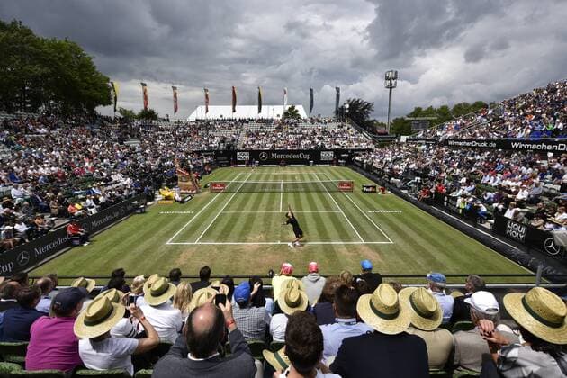 Übersicht Centre Center Court Aufschlag Dominic Thiem (AUT) vorne gegen Philipp Kohlschreiber (GER) 12.06.2016 Finale Tennis Mercedes-Cup Stuttgart Weißenhof 04.06..-12.06.2016 MercedesCup Stuttgart Weißenhof 2016
