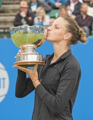 12.06.2016. Nottingham Tennis Centre, Nottingham, England. Aegon WTA Tennis Damen Nottingham Open Finals Day. Karolina Pliskova of Czech Republic wins the Aegon Nottingham Open and receives the Elena Baltacha trophy after her win over Alison Riske (USA) xDavidxKissmanx  ActionPlus11748189