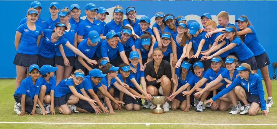 12.06.2016. Nottingham Tennis Centre, Nottingham, England. Aegon WTA Tennis Damen Nottingham Open Finals Day. All the ball crew with Aegon Open and winner Karolina Pliskova of Czech Republic xDavidxKissmanx  ActionPlus11748191