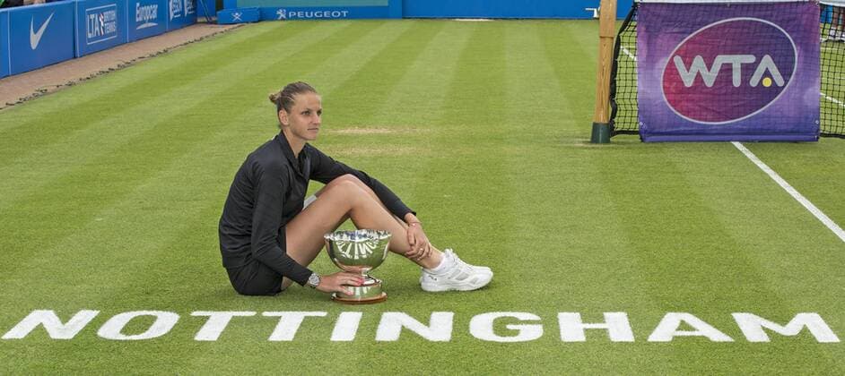 12.06.2016. Nottingham Tennis Centre, Nottingham, England. Aegon WTA Tennis Damen Nottingham Open Finals Day. Karolina Pliskova of Czech Republic with the Elena Baltacha Trophy for her singles final won over Alsion Riske (USA) xDavidxKissmanx  ActionPlus11748192