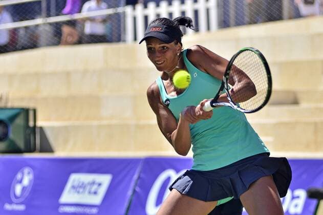 Bulgarian Aleksandrina Naydenova returns the ball to couple Eugenie Bouchard and Sabine Lisicki during the firts round of the Mallorca Open 2016 played at Santa Ponsa court in Majorca, Balearics Islands, Spain on 13 June 2016. Eugenie Bouchard and Sabine Lisicki vs Jelena Jankovic and Aleksandrina Naydenova !ACHTUNG: NUR REDAKTIONELLE NUTZUNG!  20160613-636014408090124599