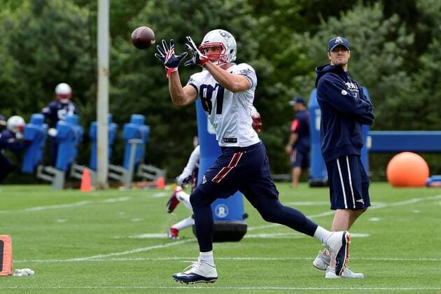 Monday, June 13, 2016: New England Patriots tight end Rob Gronkowski (87) catches a pass at the New England Patriots organized team activities held on the practice field at Gillette Stadium, in Foxborough, Massachusetts. NFL American Football Herren USA 2016: Patriots OTA JUN 13 - ZUMAc04_