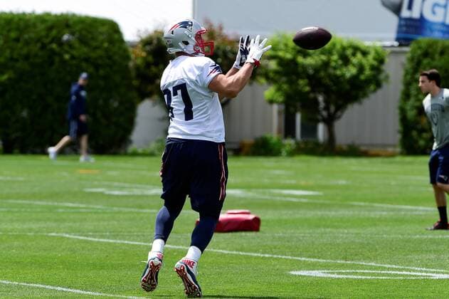 Monday, June 13, 2016: New England Patriots tight end Rob Gronkowski (87) makes a catch at the New England Patriots organized team activities held on the practice field at Gillette Stadium, in Foxborough, Massachusetts. NFL American Football Herren USA 2016: Patriots OTA JUN 13 - ZUMAc04_