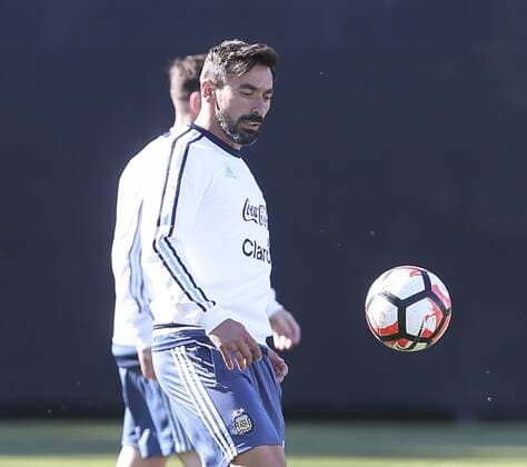 Argentina player Ezequiel Lavezzi kicks the ball during a training session of the team at the Starfire Sports in Seattle, Washington, United States, 13 June 2016. Argentina will face Bolivia tomorrow during their Copa America Group D match. EFE David Fernandez ARGENTINA S TRAINING SESSION !ACHTUNG: NUR REDAKTIONELLE NUTZUNG!  SEA015 20160614-636014730605729388