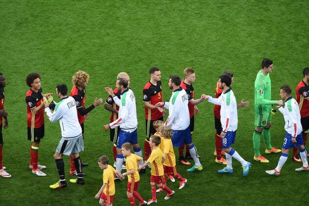 Axel Witsel, Gianluigi Buffon - Marouane Fellaini, Giorgio Chiellini - Thomas Vermaelen, Andrea Barzagli - Kevin De Bruyne, Marco Parolo - Thibaut Courtois, Emanuele Giaccherini - Fussball, Nationalteam Länderspiel, Belgien vs. Italien - UEFA EURO EM Europameisterschaft Fussball 2016 - Lyon - 13 06 2016 FredericChambert Panoramic 