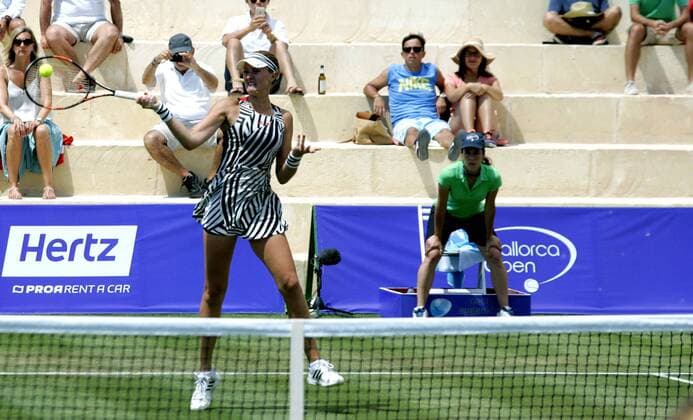 French Kristina Mladenovic returns the ball to German Sabine Lisicki during the first round of the Mallorca Open 2016 played at Santa Ponsa court in Majorca, Balearics Islands, Spain on 14 June 2016. Sabine Lisicki vs Kristina Mladenovic !ACHTUNG: NUR REDAKTIONELLE NUTZUNG!  20160614-636015270862102472