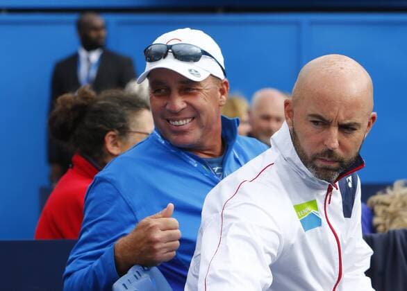 14.06.2016. Queens Club, London, England. Aegon Queens Tennis Championships Day Two. Andy Murray s former coach, Ivan Lendl, returns to his team for his 1st round match today against Nicolas Mahut (FRA). xAlanxMartinx  ActionPlus11749053