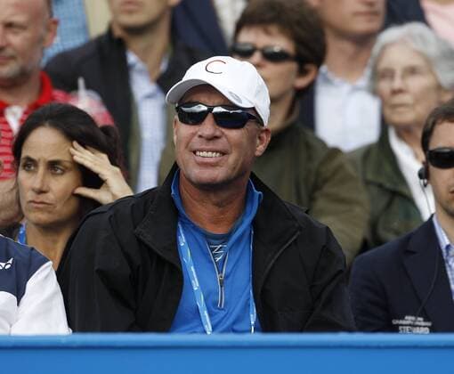 14.06.2016. Queens Club, London, England. Aegon Queens Tennis Championships Day Two. Ivan Lendl reacts as he watches Andy Murray in his 1st round match against Nicolas Mahut (FRA). xAlanxMartinx  ActionPlus11749120