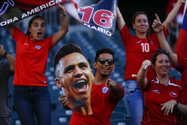 Copa America, Chile - Panama, Fans Chile fans cheer on their team before the Copa America Centenario Group D match between Panama and Chile at the Lincoln Financial Field in Philadelphia, Pennsylvania, United States, 14 June 2016. CHILE VS PANAMA !ACHTUNG: NUR REDAKTIONELLE NUTZUNG!  PHI010 20160615-636015503282465080