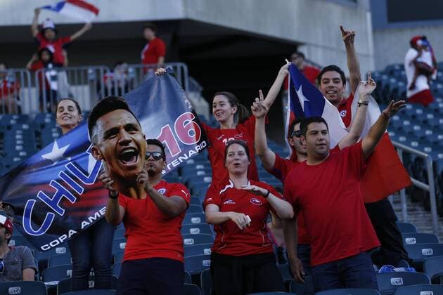 Copa America, Chile - Panama, Fans Chile fans cheer on their team before the Copa America Centenario Group D match between Panama and Chile at the Lincoln Financial Field in Philadelphia, Pennsylvania, United States, 14 June 2016. CHILE VS PANAMA !ACHTUNG: NUR REDAKTIONELLE NUTZUNG!  PHI012 20160615-636015503307893080