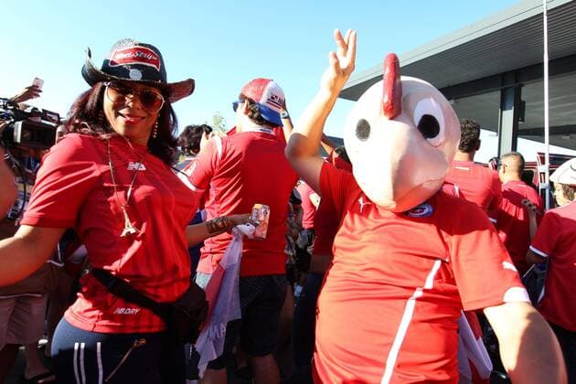 Copa America, Chile - Panama, Fans Panama (L) and Chile (R) fans cheer on their teams before the Copa America Centenario Group D match between Panama and Chile at the Lincoln Financial Field in Philadelphia, Pennsylvania, United States, 14 June 2016. CHILE VS PANAMA !ACHTUNG: NUR REDAKTIONELLE NUTZUNG!  PHI017 20160615-636015520670225080