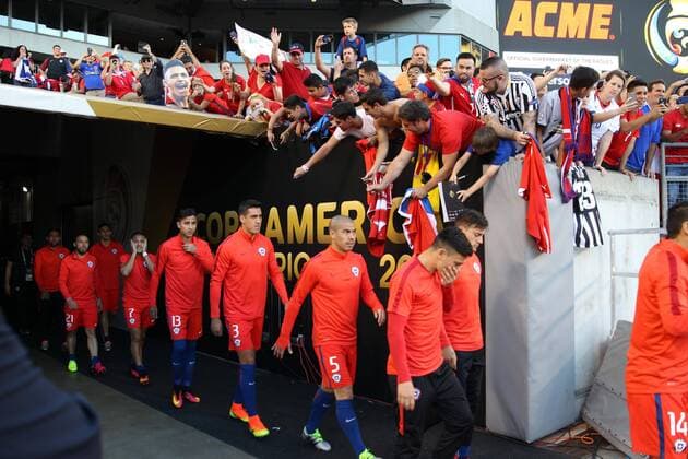 Copa America, Chile - Panama Chile players enter the field before their Copa America Centenario Group D match before Panama at the Lincoln Financial Field in Philadelphia, Pennsylvania, United States, 14 June 2016. CHILE VS PANAMA !ACHTUNG: NUR REDAKTIONELLE NUTZUNG!  PHI018 20160615-636015539277400770