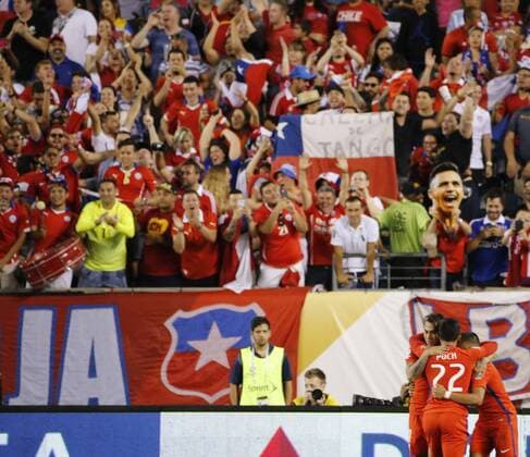 Copa America, Chile - Panama Chile players celebrates Alexis Sanchez s 4-2 goal before Panama during their Copa America Centenario Group D match at the Lincoln Financial Field in Philadelphia, Pennsylvania, United States, 14 June 2016. CHILE VS PANAMA !ACHTUNG: NUR REDAKTIONELLE NUTZUNG!  PHI051 20160615-636015625505392150