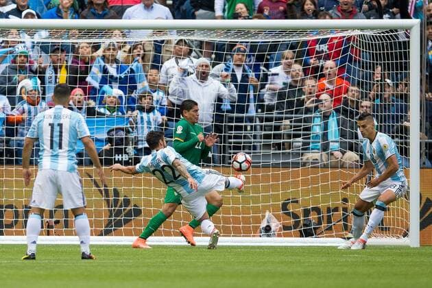 Copa America, Argentinien - Bolivien Argentina player Ezequiel Lavezzi (C) scores a goal before Bolivia during their Copa America Centenario match at the Century Field in Seattle, United States, 14 June 2016. ARGENTINA VS BOLIVIA !ACHTUNG: NUR REDAKTIONELLE NUTZUNG!  SEA030 20160615-636015635898790041
