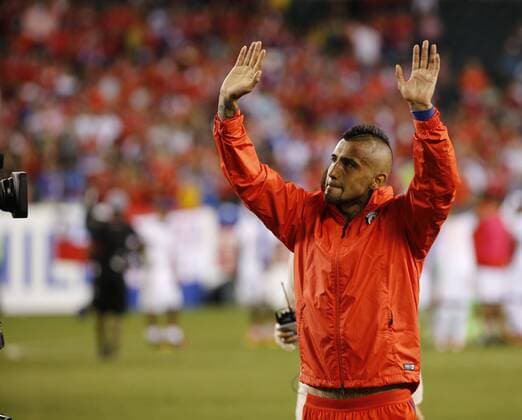 Copa America, Chile - Panama Chile player Arturo Vidal waves at the team s supporters after their Copa America Centenario Group D match at the Lincoln Financial Field in Philadelphia, Pennsylvania, United States, 14 June 2016. CHILE VS PANAMA !ACHTUNG: NUR REDAKTIONELLE NUTZUNG!  PHI063 20160615-636015639201556477