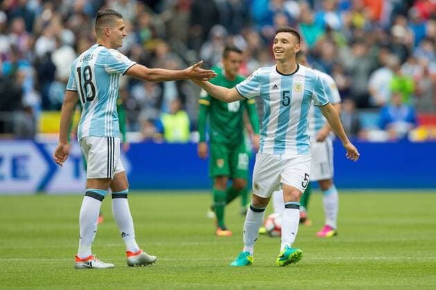 Copa America, Argentinien - Bolivien Argentina player Erik Lamela (L) rejoices after scoring a goal during the first half of the Copa America Centenario match at the Century Field in Seattle, United States, 14 June 2016. ARGENTINA VS BOLIVIA !ACHTUNG: NUR REDAKTIONELLE NUTZUNG!  SEA032 20160615-636015640540493191