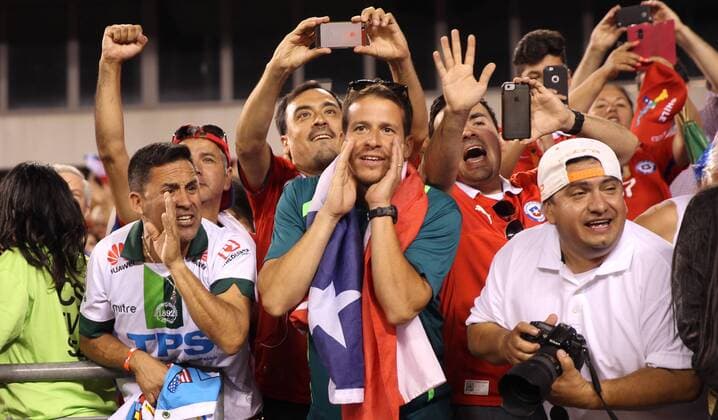 Copa America, Chile - Panama, Fans Chile supporters cheer on their team after defeating Panama during the Copa America Centenario Group D match at the Lincoln Financial Field in Philadelphia, Pennsylvania, United States, 14 June 2016. CHILE VS PANAMA !ACHTUNG: NUR REDAKTIONELLE NUTZUNG!  PHI073 20160615-636015643198407840