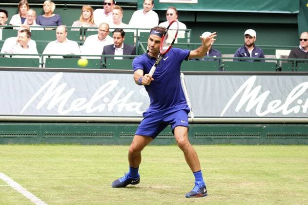 Tennis Gerry Weber Open 2016 am 15.06.2016 im Gerry Weber Stadion in Halle Westf. Roger Federer (SUI) vs. Jan-Lennard Struff (GER) Foto: osnapix bk